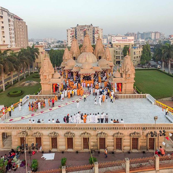 Mumbai to Surat taxi service